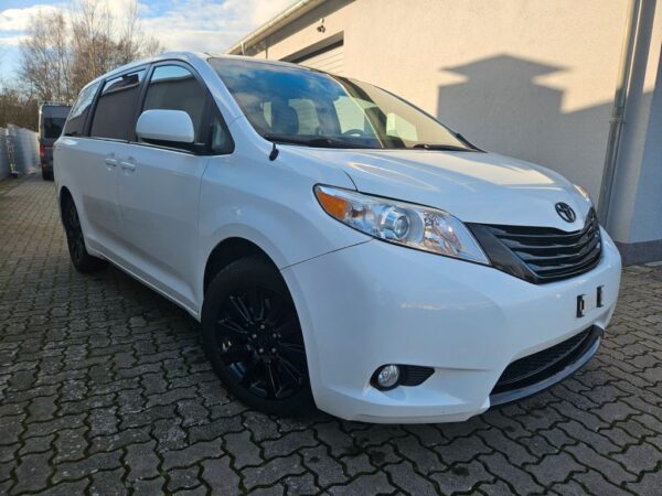 <span class="make">Toyota</span><br/> Sienna 3.5 V6 AWD XLE Leder RFK  AHK SWA