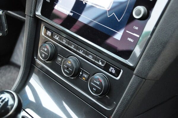 <span class="make">Volkswagen</span><br/> Golf VII Variant Comfortline ACC RFK LED – Bild 10