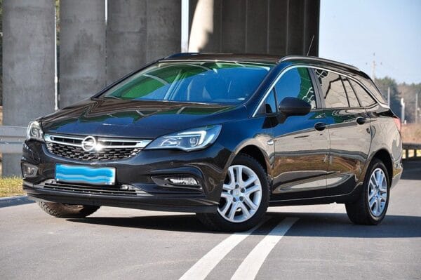 <span class="make">Opel</span><br/> Astra K Sports Tourer Turbo Dynamic Edition – Bild 3
