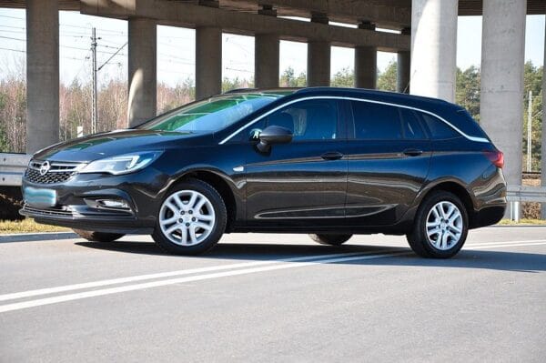 <span class="make">Opel</span><br/> Astra K Sports Tourer Turbo Dynamic Edition – Bild 4
