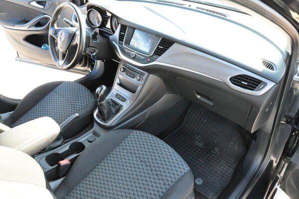 <span class="make">Opel</span><br/> Astra K Sports Tourer Turbo Dynamic Edition – Bild 11