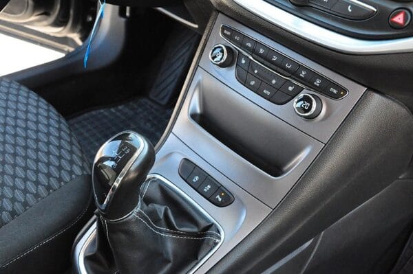 <span class="make">Opel</span><br/> Astra K Sports Tourer Turbo Dynamic Edition – Bild 12