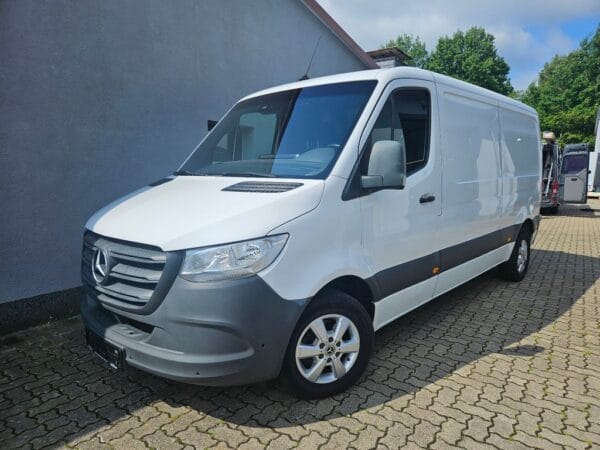 <span class="make">Mercedes-Benz</span><br/> Sprinter 314 CDI FWD L2 ACC RFK Navi SWA Alu – Bild 2