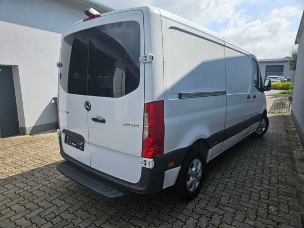 <span class="make">Mercedes-Benz</span><br/> Sprinter 314 CDI FWD L2 ACC RFK Navi SWA Alu – Bild 5