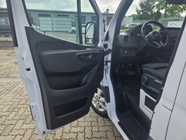 <span class="make">Mercedes-Benz</span><br/> Sprinter 314 CDI FWD L2 ACC RFK Navi SWA Alu – Bild 10
