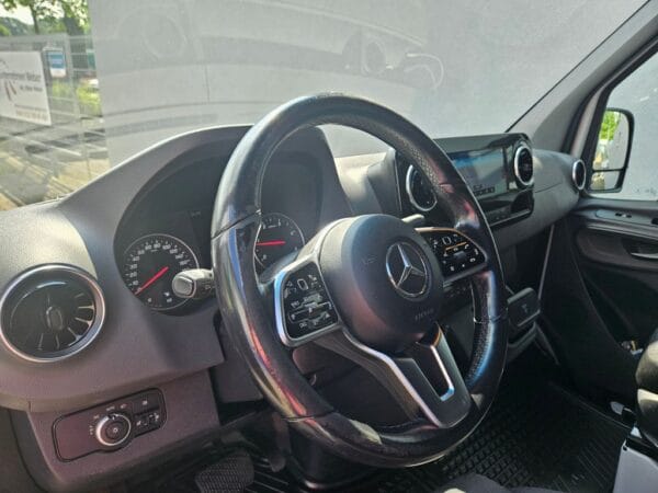 <span class="make">Mercedes-Benz</span><br/> Sprinter 314 CDI FWD L2 ACC RFK Navi SWA Alu – Bild 11