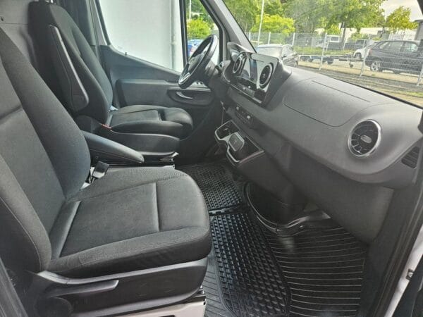 <span class="make">Mercedes-Benz</span><br/> Sprinter 314 CDI FWD L2 ACC RFK Navi SWA Alu – Bild 17