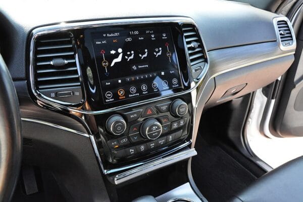 <span class="make">Jeep</span><br/> Grand Cherokee 3.6l V6 Limited Automatik – Bild 19