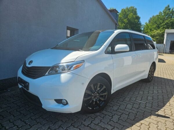 <span class="make">Toyota</span><br/> Sienna 3.5 V6 AWD XLE Leder RFK  AHK SWA