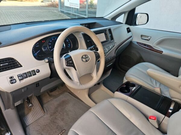 <span class="make">Toyota</span><br/> Sienna 3.5 V6 AWD XLE Leder RFK  AHK SWA – Bild 11