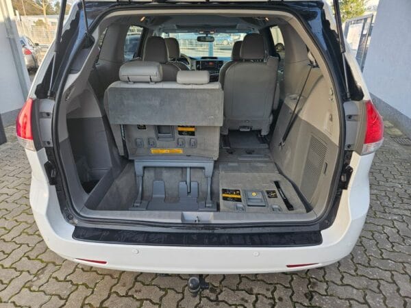 <span class="make">Toyota</span><br/> Sienna 3.5 V6 AWD XLE Leder RFK  AHK SWA – Bild 18