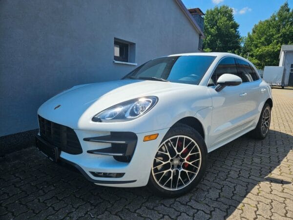 <span class="make">Porsche</span><br/> Macan Turbo RFK ACC Panorama Sitzbelüftung SWA