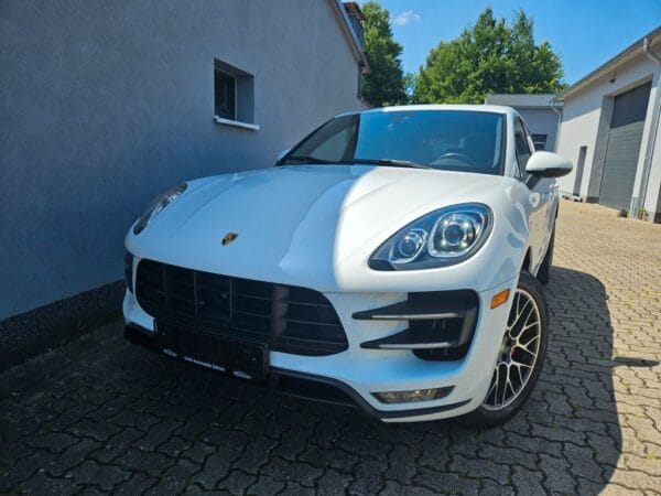 <span class="make">Porsche</span><br/> Macan Turbo RFK ACC Panorama Sitzbelüftung SWA – Bild 3