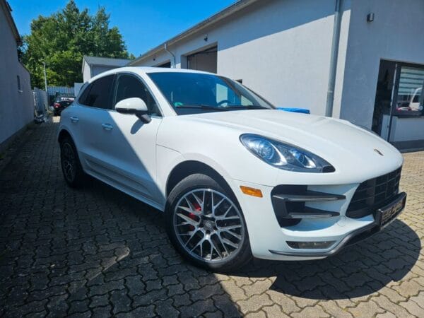 <span class="make">Porsche</span><br/> Macan Turbo RFK ACC Panorama Sitzbelüftung SWA – Bild 4