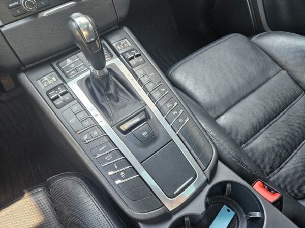 <span class="make">Porsche</span><br/> Macan Turbo RFK ACC Panorama Sitzbelüftung SWA – Bild 16