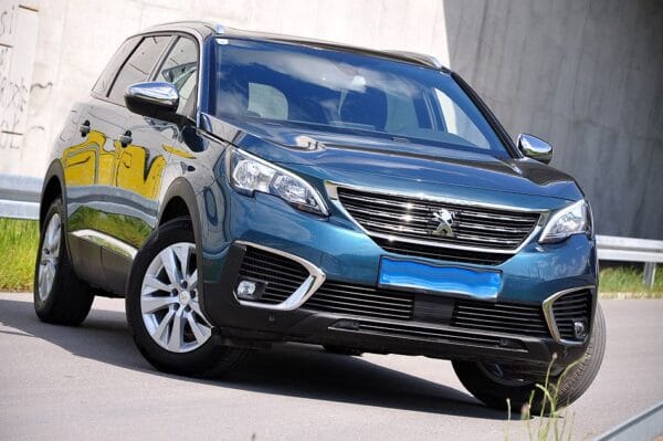 <span class="make">Peugeot</span><br/> 5008 Active AHK Panorama SWA – Bild 2