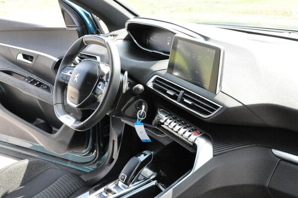 <span class="make">Peugeot</span><br/> 5008 Active AHK Panorama SWA – Bild 11