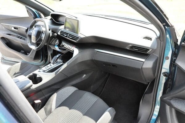 <span class="make">Peugeot</span><br/> 5008 Active AHK Panorama SWA – Bild 12