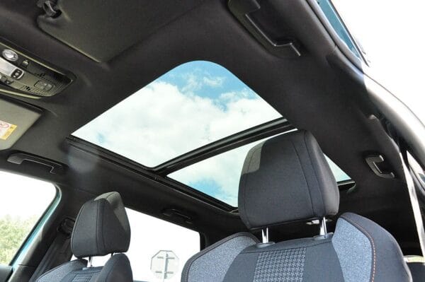 <span class="make">Peugeot</span><br/> 5008 Active AHK Panorama SWA – Bild 16