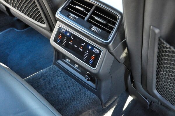 <span class="make">Audi</span><br/> A7 Sportback 50 TDI quattro S Line RFK Panorama – Bild 16