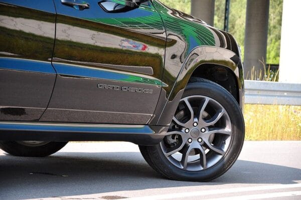 <span class="make">Jeep</span><br/> Grand Cherokee 5.7l V8 HEMI Automatik – Bild 6