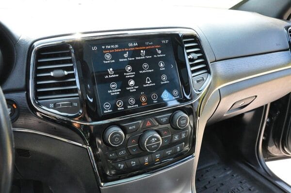 <span class="make">Jeep</span><br/> Grand Cherokee 5.7l V8 HEMI Automatik – Bild 10