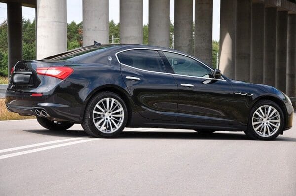 <span class="make">Maserati</span><br/> Ghibli – Bild 6