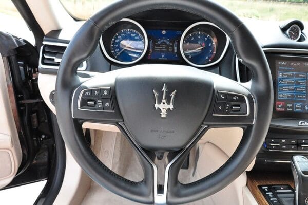 <span class="make">Maserati</span><br/> Ghibli – Bild 8