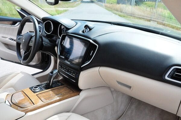 <span class="make">Maserati</span><br/> Ghibli – Bild 9