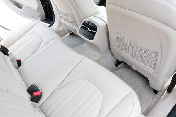 <span class="make">Maserati</span><br/> Ghibli – Bild 16