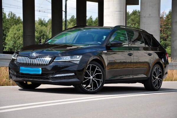 <span class="make">Skoda</span><br/> Superb Combi Sportline iV ACC RFK FPK Navi STH