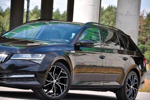 <span class="make">Skoda</span><br/> Superb Combi Sportline iV ACC RFK FPK Navi STH – Bild 4