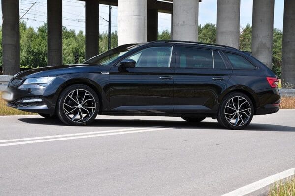 <span class="make">Skoda</span><br/> Superb Combi Sportline iV ACC RFK FPK Navi STH – Bild 8