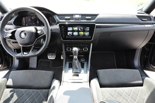 <span class="make">Skoda</span><br/> Superb Combi Sportline iV ACC RFK FPK Navi STH – Bild 11