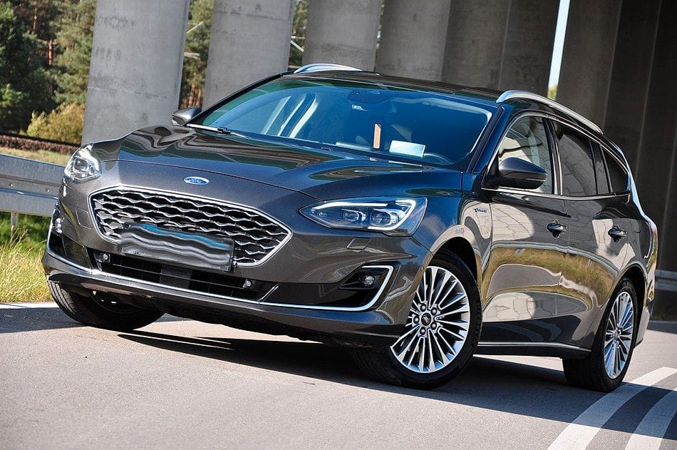 <span class="make">Ford</span><br/> Focus Turnier Vignale AHK RFK STH – Bild 2