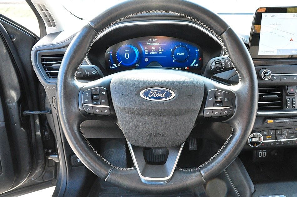 <span class="make">Ford</span><br/> Focus Turnier Vignale AHK RFK STH – Bild 9