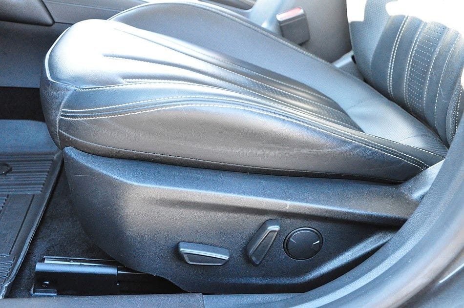 <span class="make">Ford</span><br/> Focus Turnier Vignale AHK RFK STH – Bild 16