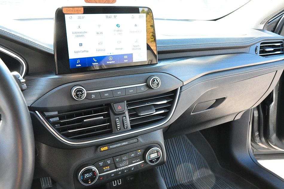 <span class="make">Ford</span><br/> Focus Turnier Vignale AHK RFK STH – Bild 18