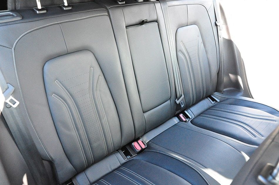 <span class="make">Ford</span><br/> Focus Turnier Vignale AHK RFK STH – Bild 22