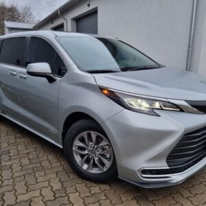 <span class="make">Toyota</span><br/> SIENNA XLE 2.5L I4 F DOHC 16V HYBRID