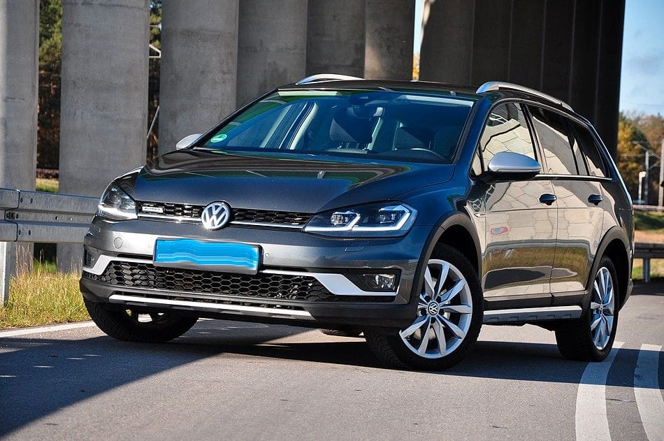 <span class="make">Volkswagen</span><br/> Golf VII Variant Alltrack BMT/Start-Stopp 4Motio – Bild 2