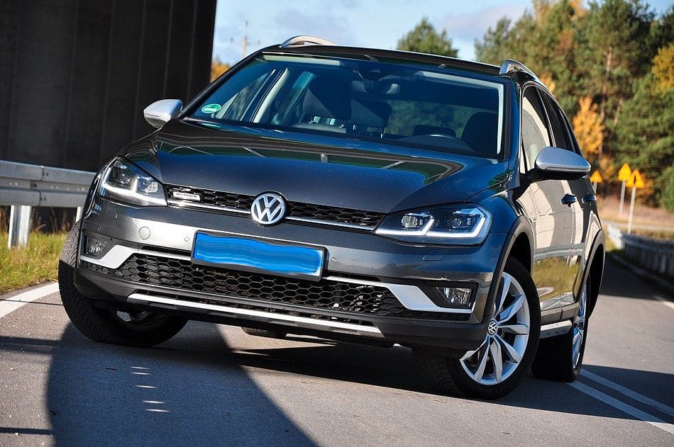 <span class="make">Volkswagen</span><br/> Golf VII Variant Alltrack BMT/Start-Stopp 4Motio – Bild 4