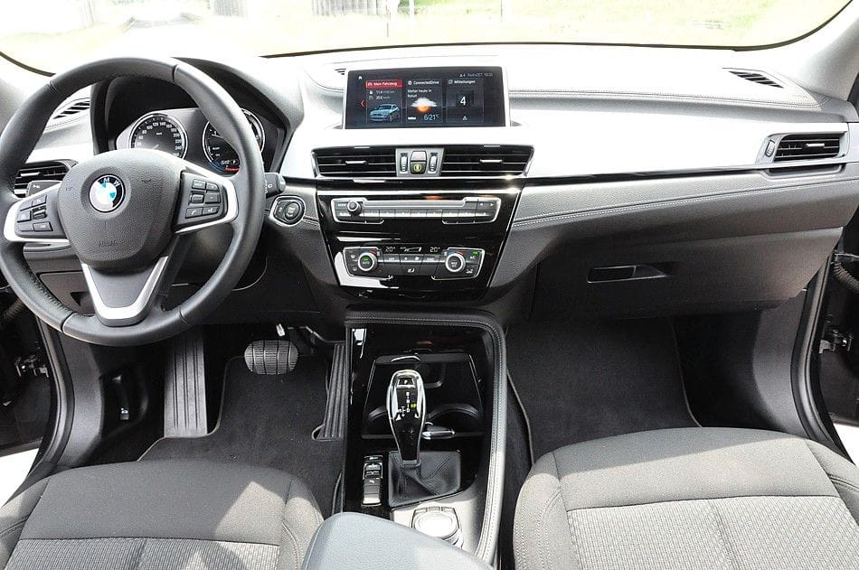 <span class="make">BMW</span><br/> X2 sDrive 18 d RFK Navi DAB Shadow-Line – Bild 18